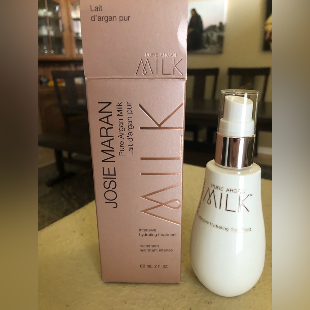 Josie Maran NEW, never used, pure Argan intensive hydrating face milk
